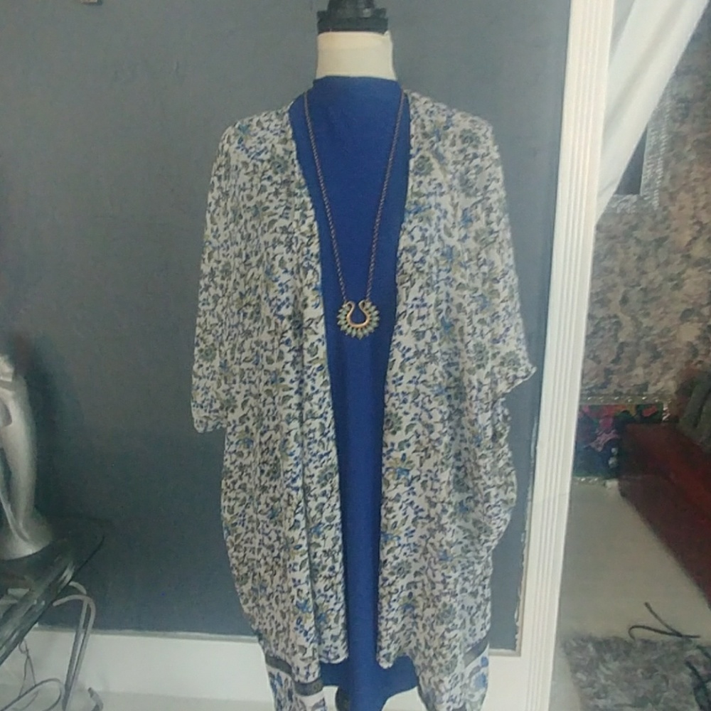 Plus size blue floral Kimono
